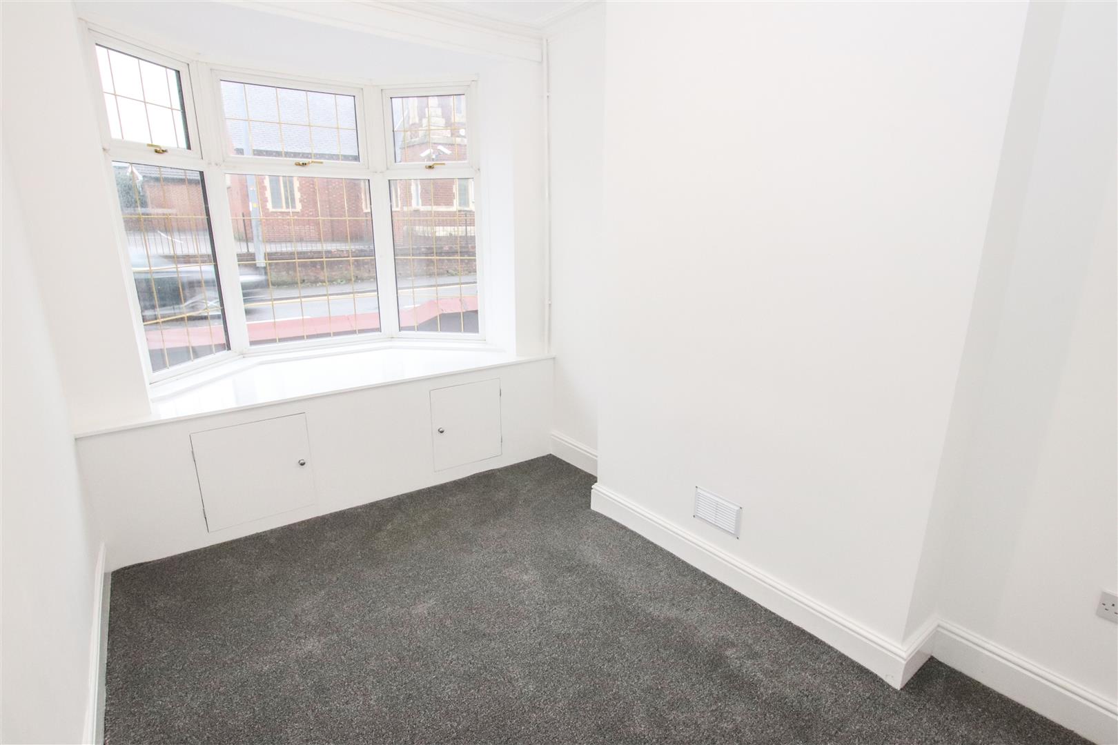 BAY FRONTED SITTING ROOM